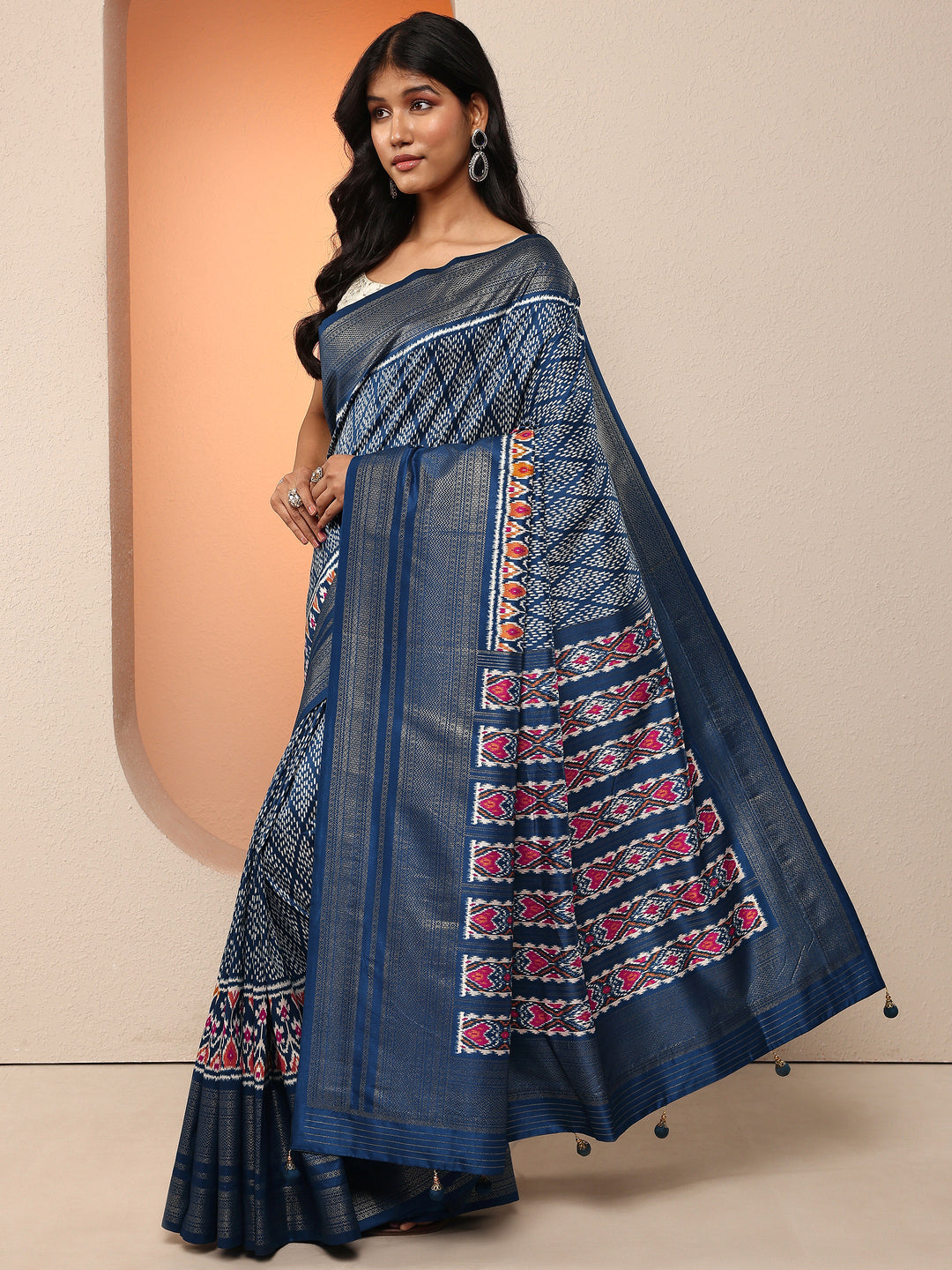 Navy Blue Geometric Printed Silk Blend Saree With Unstitched Blouse Piece