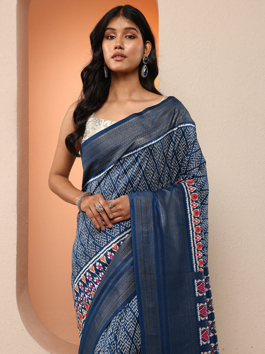 Navy Blue Geometric Printed Silk Blend Saree With Unstitched Blouse Piece