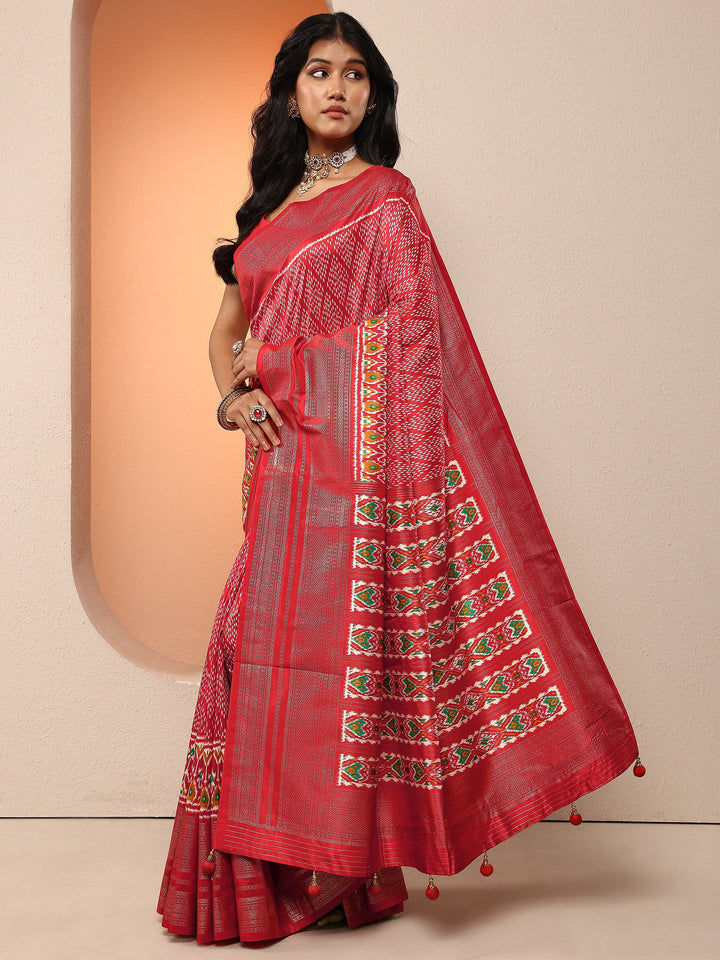 Red Geometric Printed Silk Blend Saree With Unstitched Blouse Piece