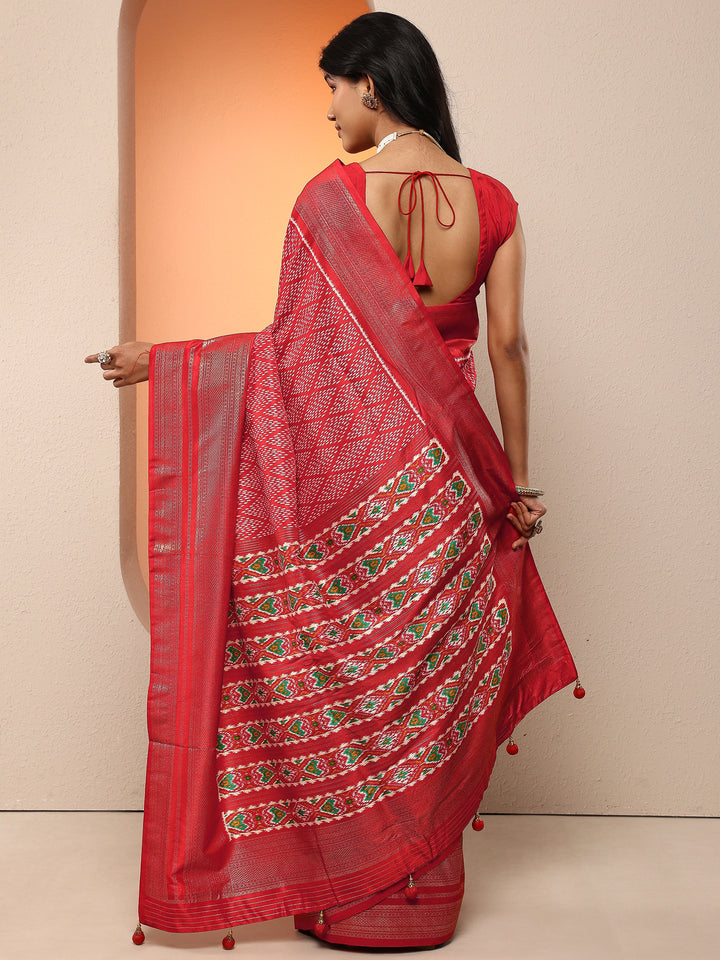 Red Geometric Printed Silk Blend Saree With Unstitched Blouse Piece