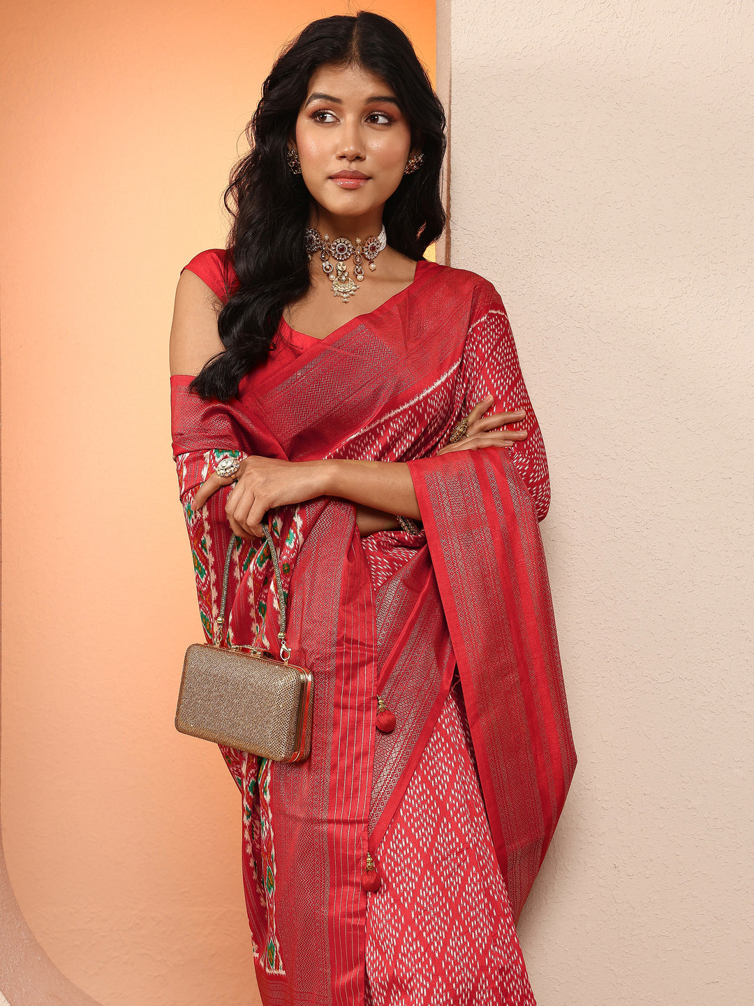 Red Geometric Printed Silk Blend Saree With Unstitched Blouse Piece