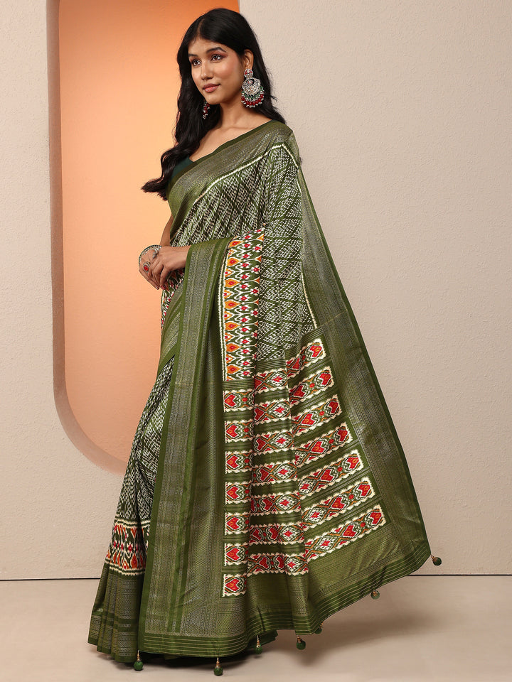 Green Geometric Printed Silk Blend Saree With Unstitched Blouse Piece