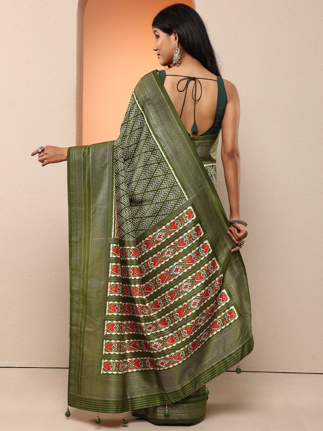Green Geometric Printed Silk Blend Saree With Unstitched Blouse Piece