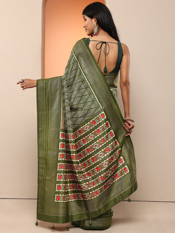 Green Geometric Printed Silk Blend Saree With Unstitched Blouse Piece