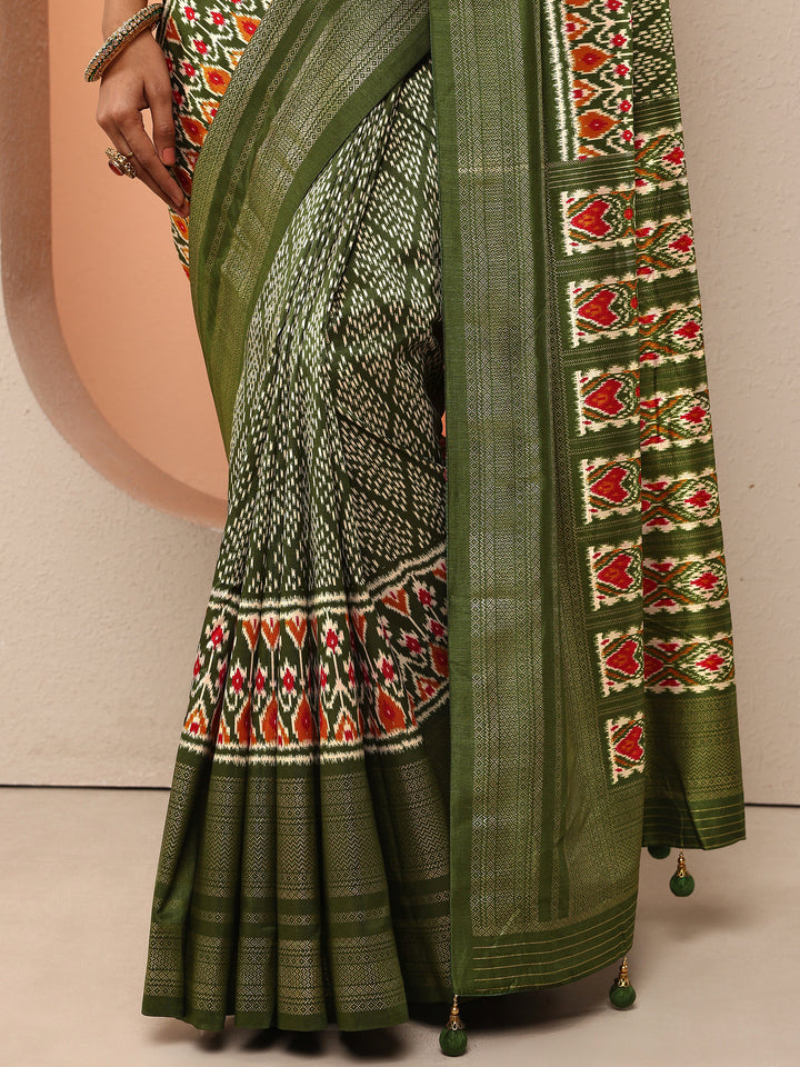 Green Geometric Printed Silk Blend Saree With Unstitched Blouse Piece