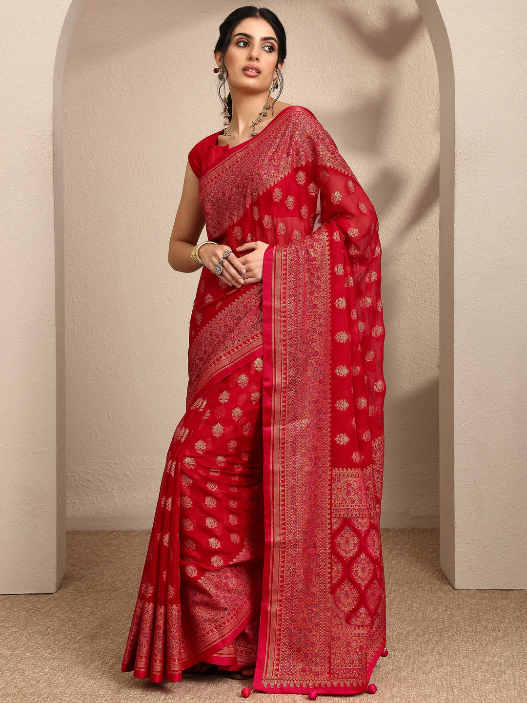Red Printed Georgette Saree With Unstitched Blouse Piece