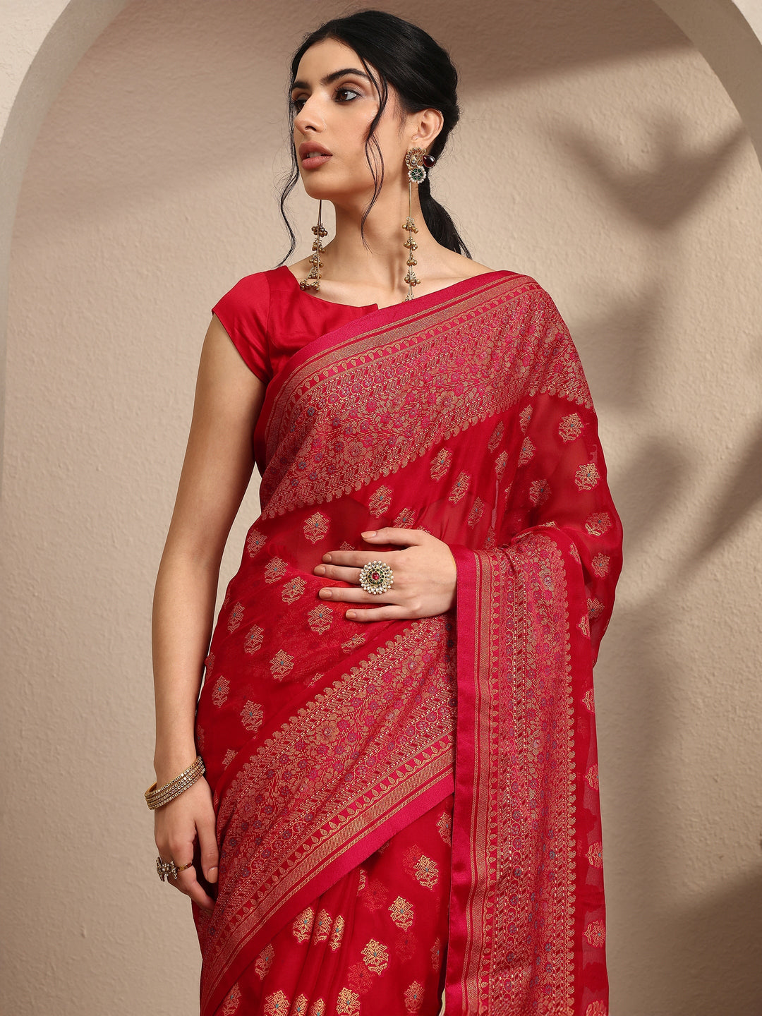 Red Printed Georgette Saree With Unstitched Blouse Piece