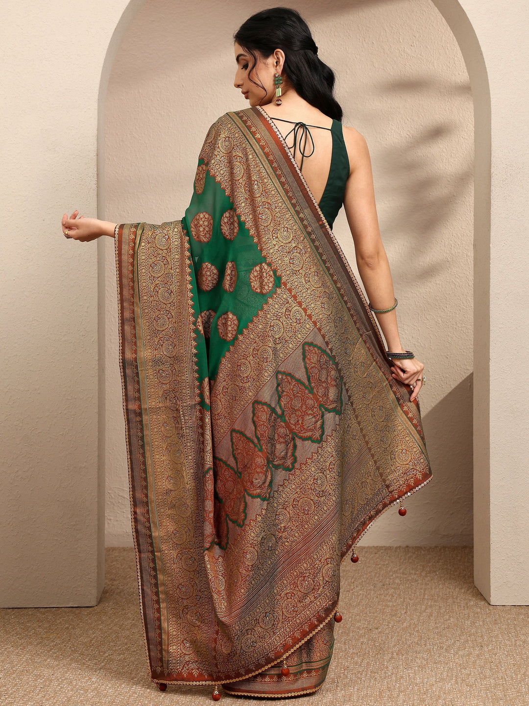 Green Printed Georgette Saree With Unstitched Blouse Piece