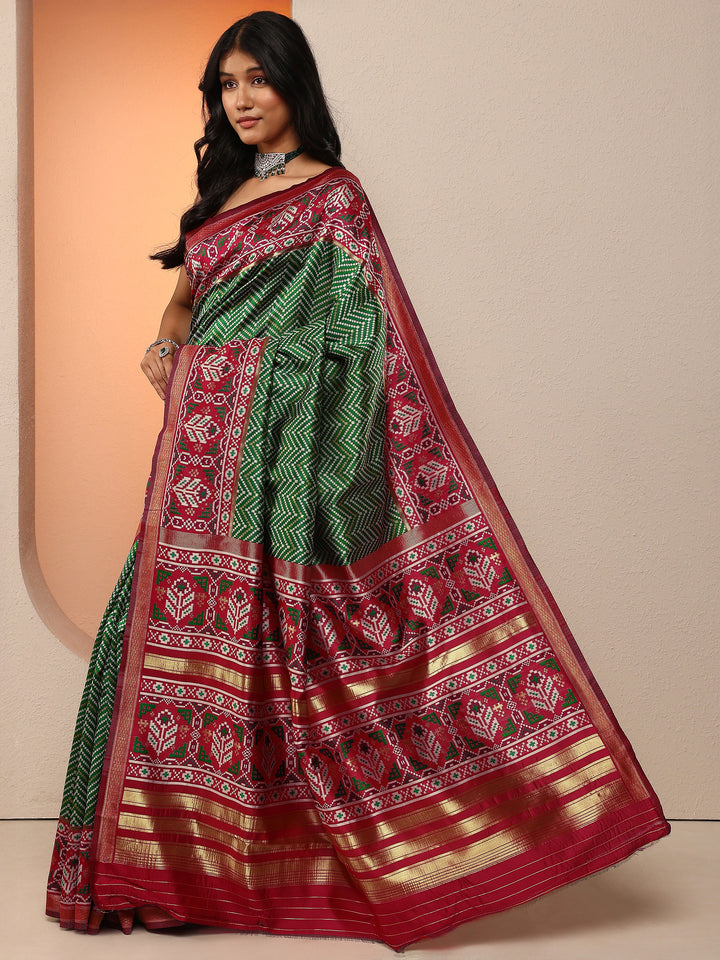 Green Chevron Woven Design Silk Blend Saree With Unstitched Blouse Piece