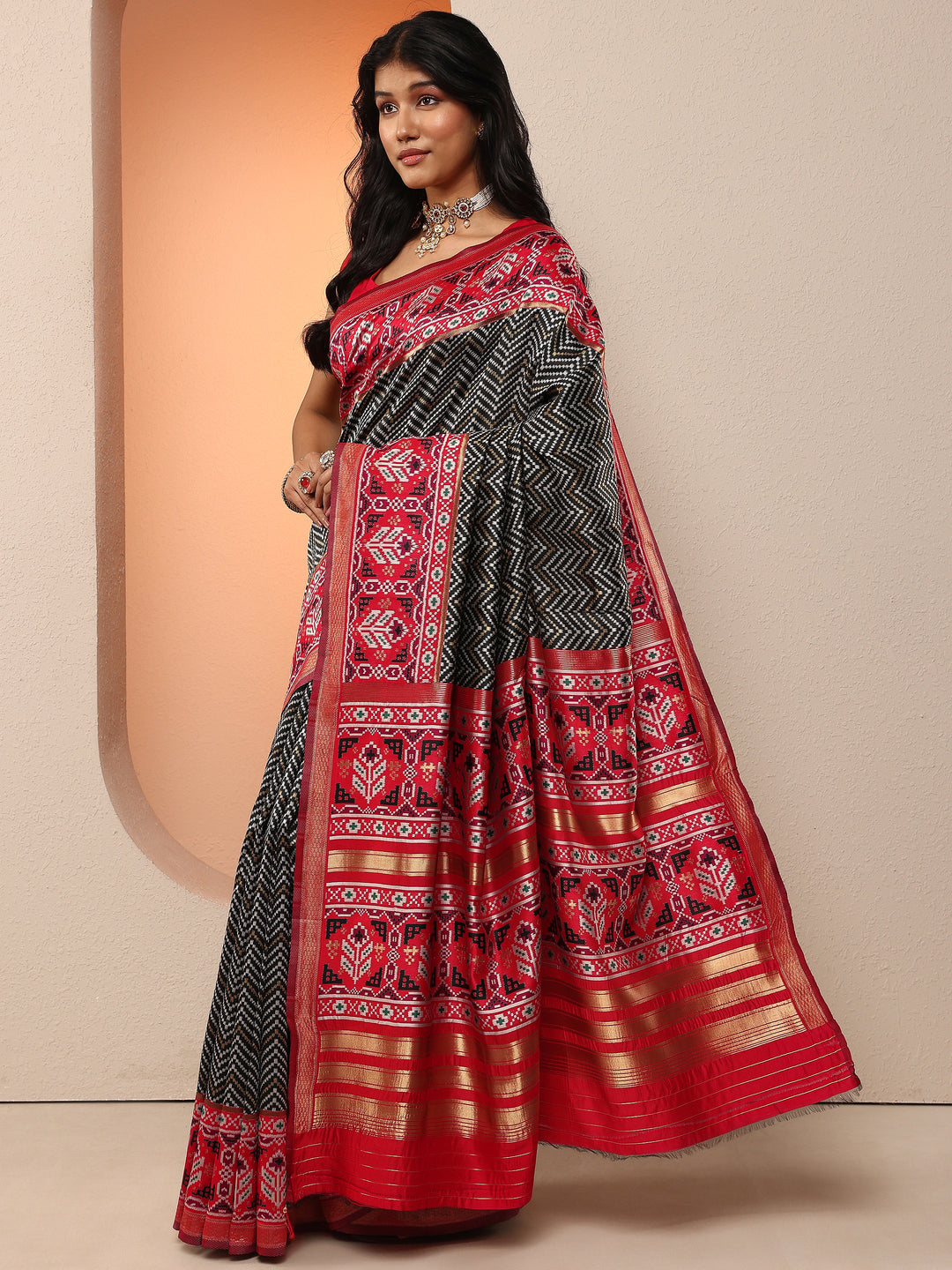 Black Chevron Woven Design Silk Blend Saree With Unstitched Blouse Piece