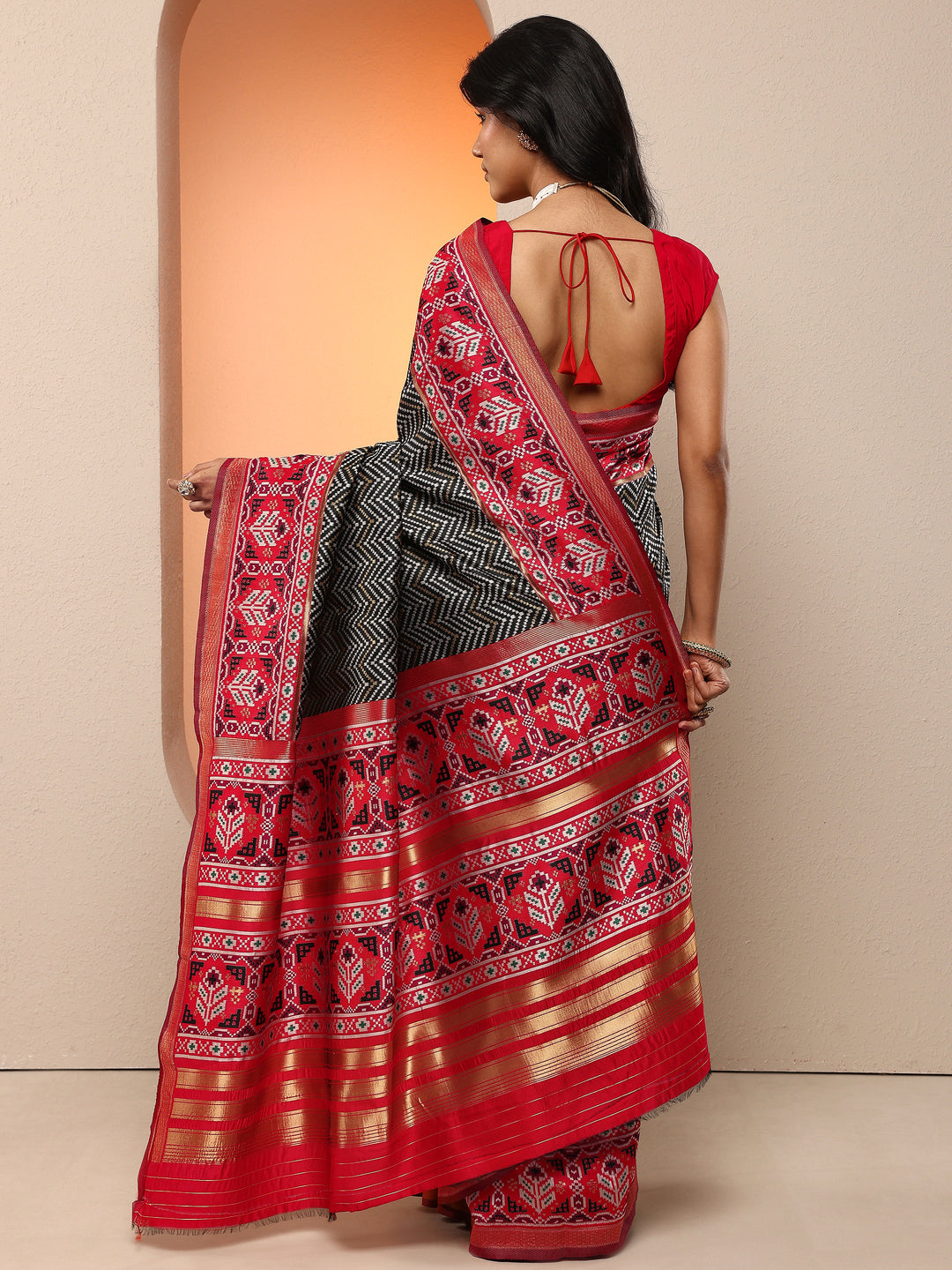 Black Chevron Woven Design Silk Blend Saree With Unstitched Blouse Piece