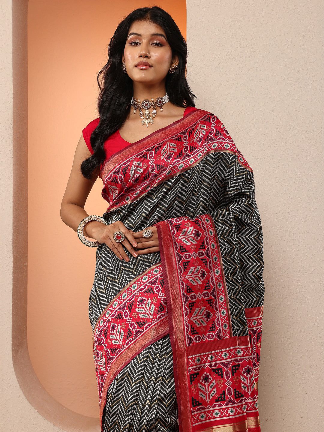 Black Chevron Woven Design Silk Blend Saree With Unstitched Blouse Piece
