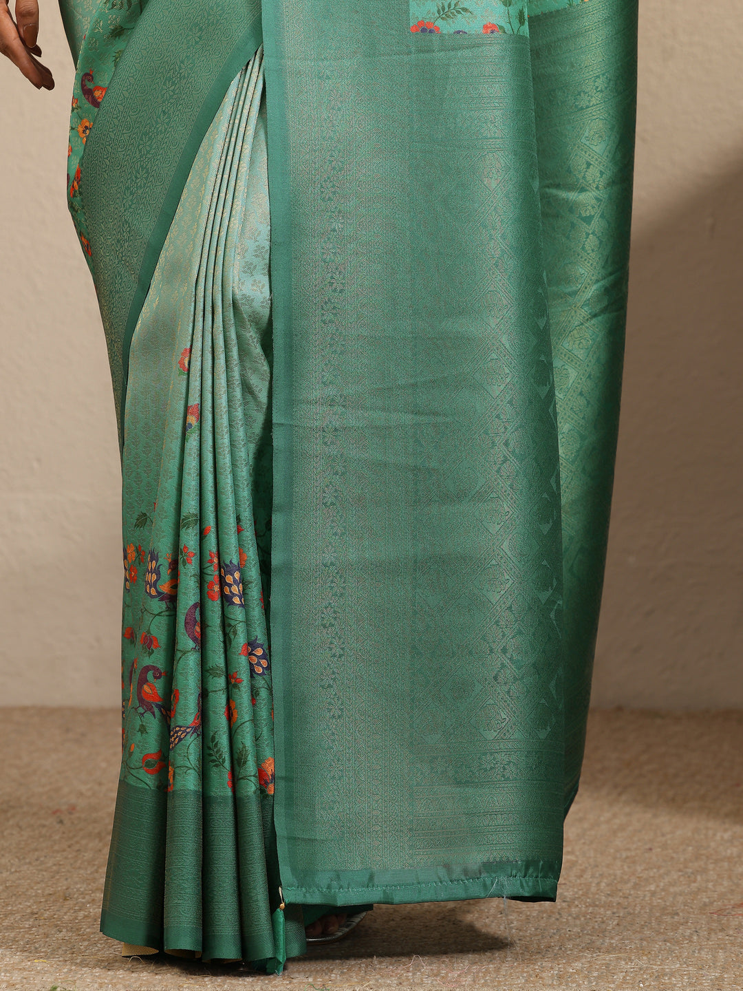 Green Woven Design Silk Blend Saree With Unstitched Blouse Piece