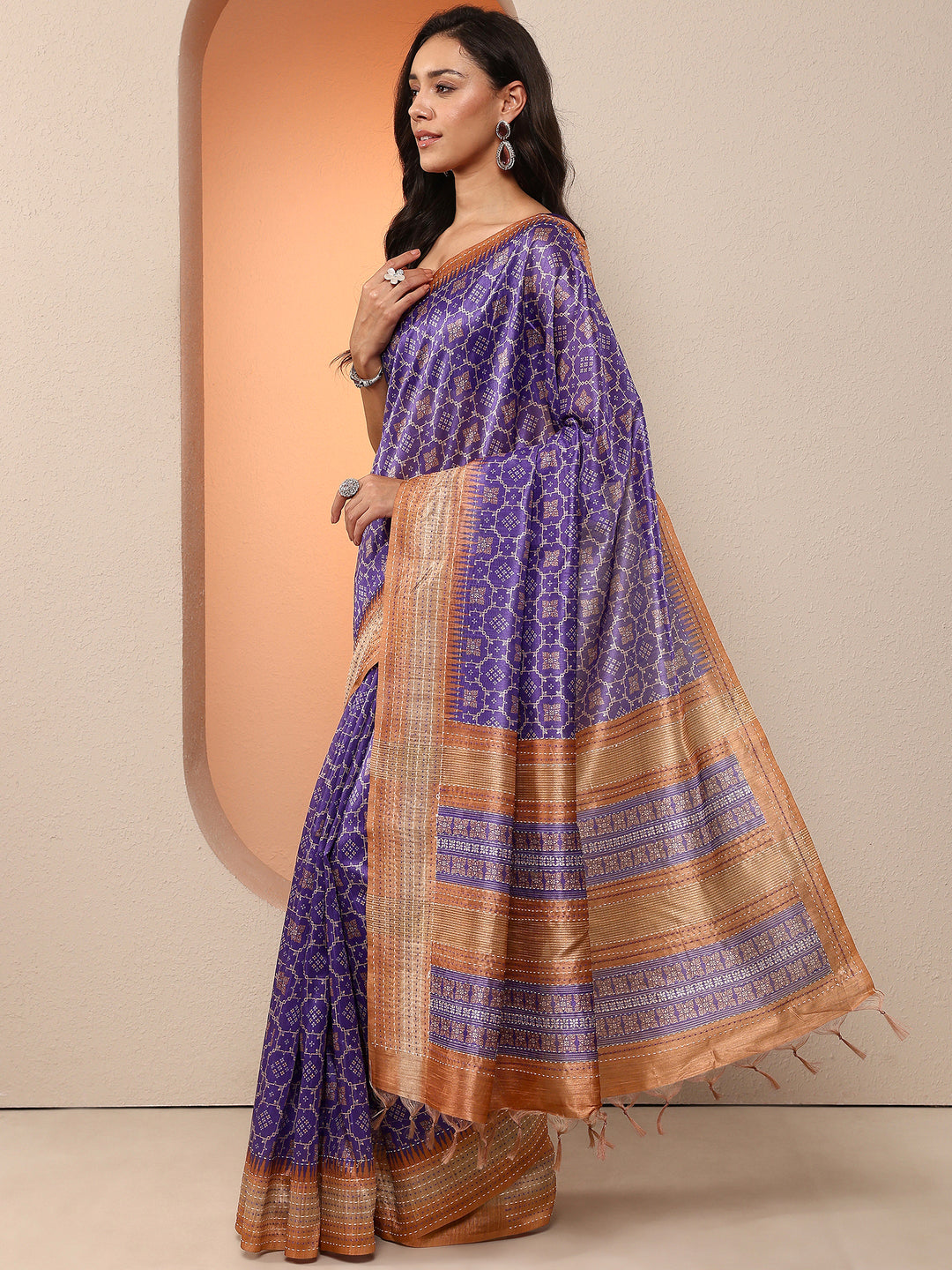 Purple Printed Silk Blend Saree With Unstitched Blouse Piece
