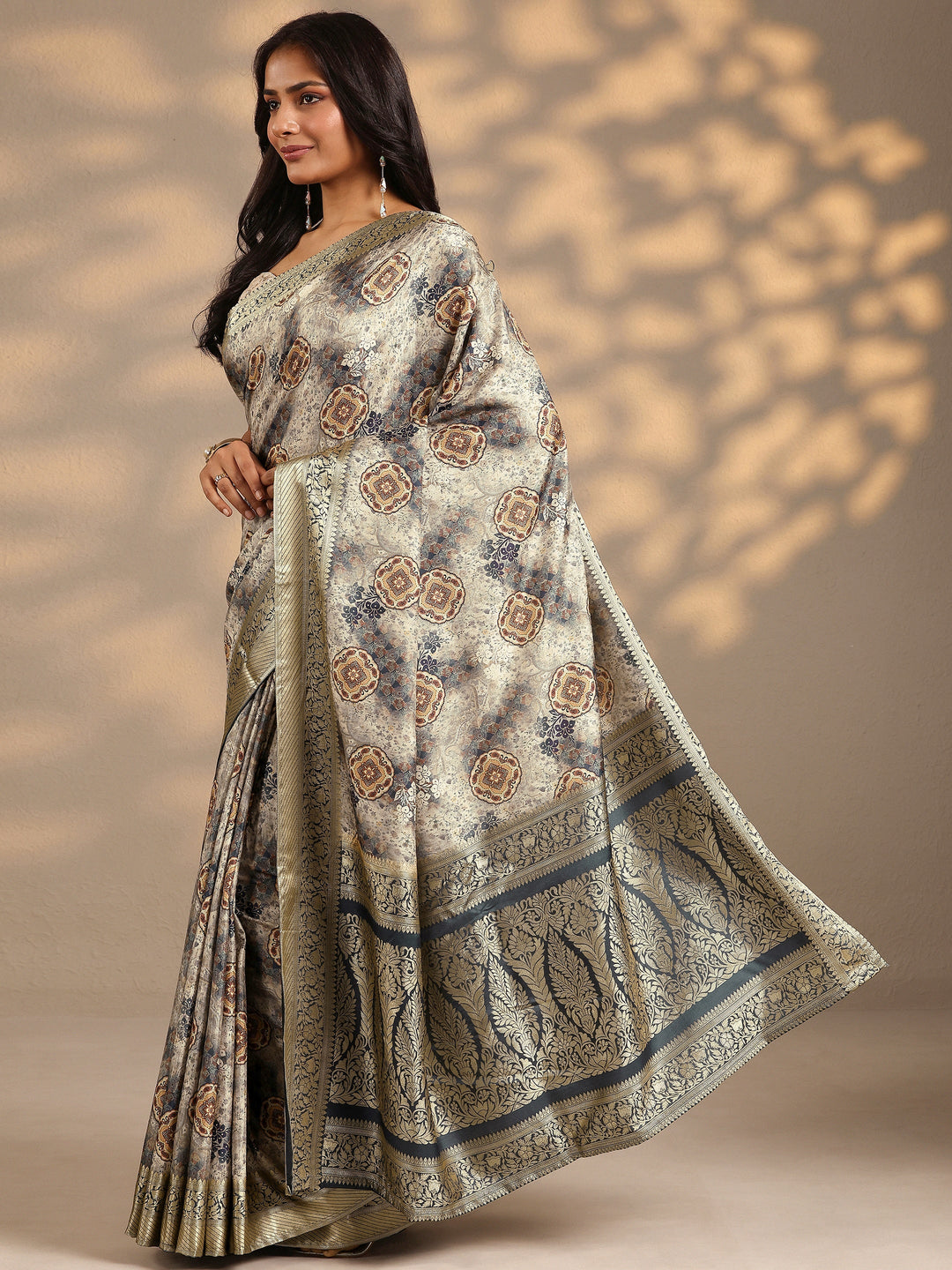 Grey Printed Silk Blend Saree With Unstitched Blouse Piece