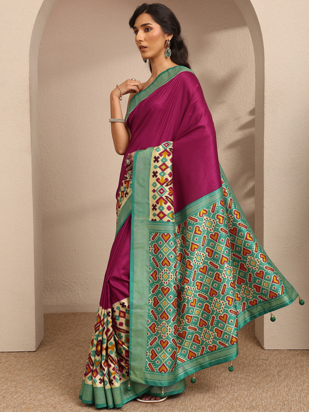 Burgundy Solid Silk Blend Saree With Unstitched Blouse Piece