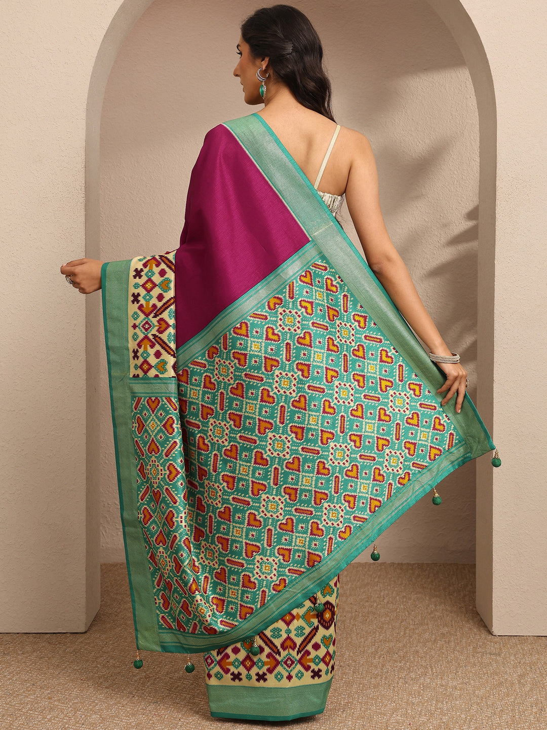 Burgundy Solid Silk Blend Saree With Unstitched Blouse Piece