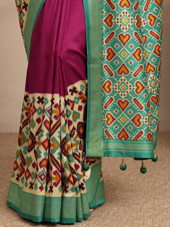 Burgundy Solid Silk Blend Saree With Unstitched Blouse Piece