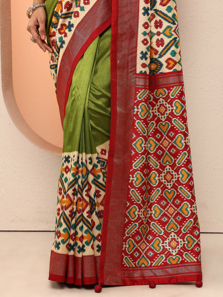 Green Solid Silk Blend Saree With Unstitched Blouse Piece