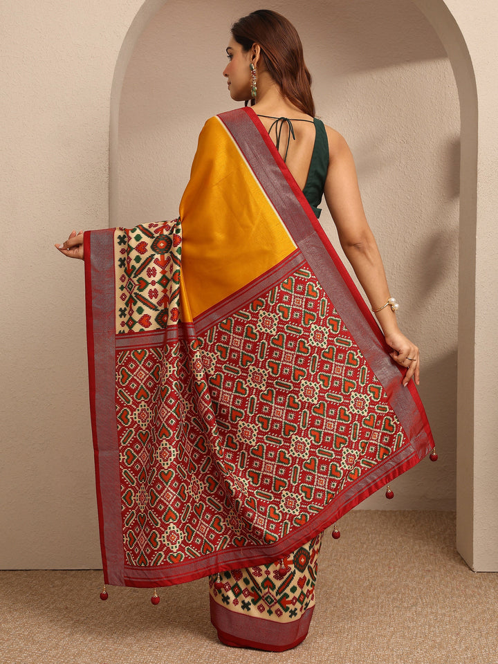 Mustard Solid Silk Blend Saree With Unstitched Blouse Piece