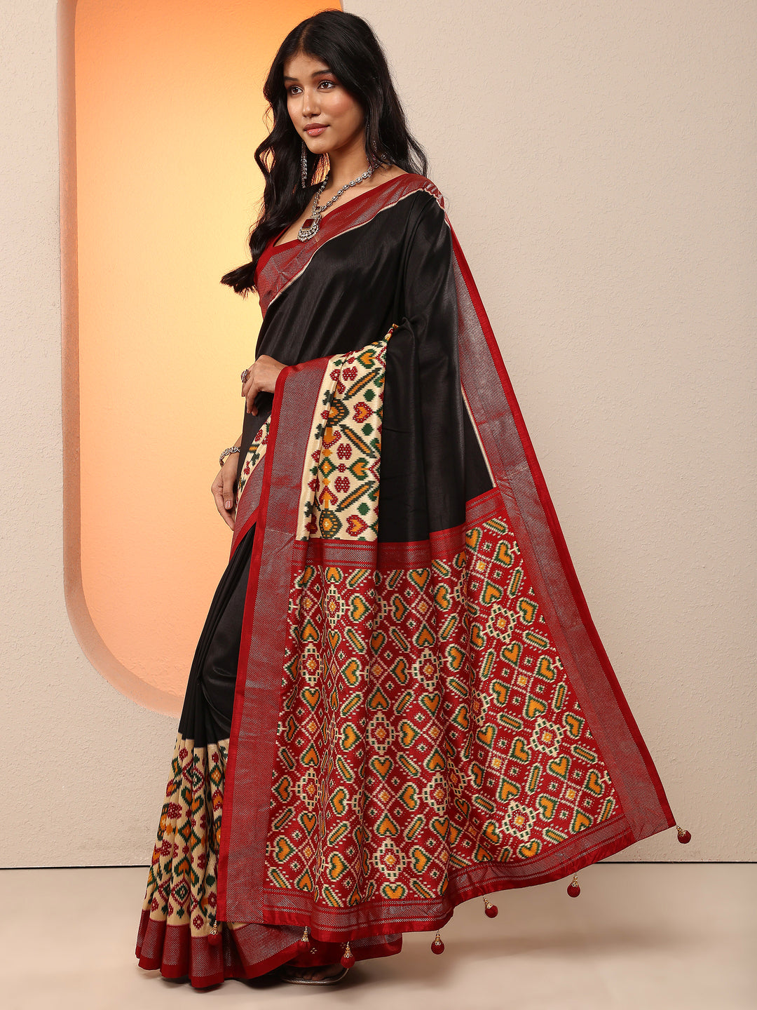Black Solid Silk Blend Saree With Unstitched Blouse Piece