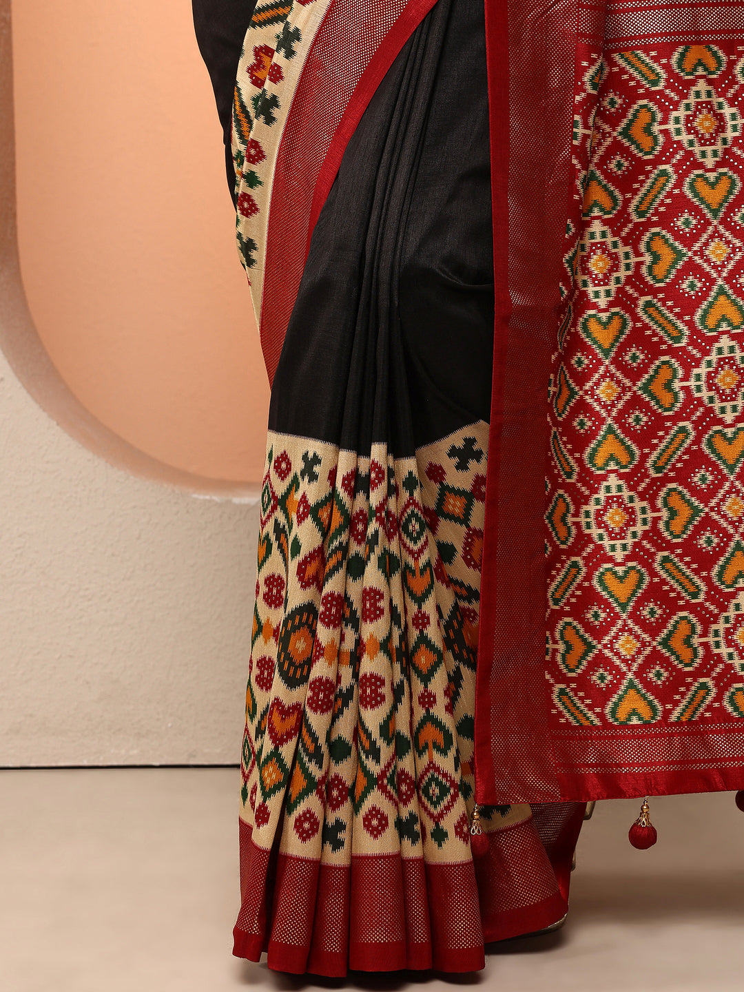 Black Solid Silk Blend Saree With Unstitched Blouse Piece