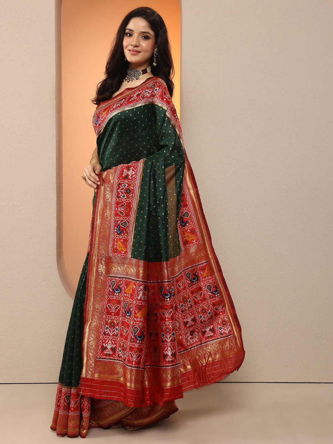 Green Woven Design Silk Blend Saree With Unstitched Blouse Piece