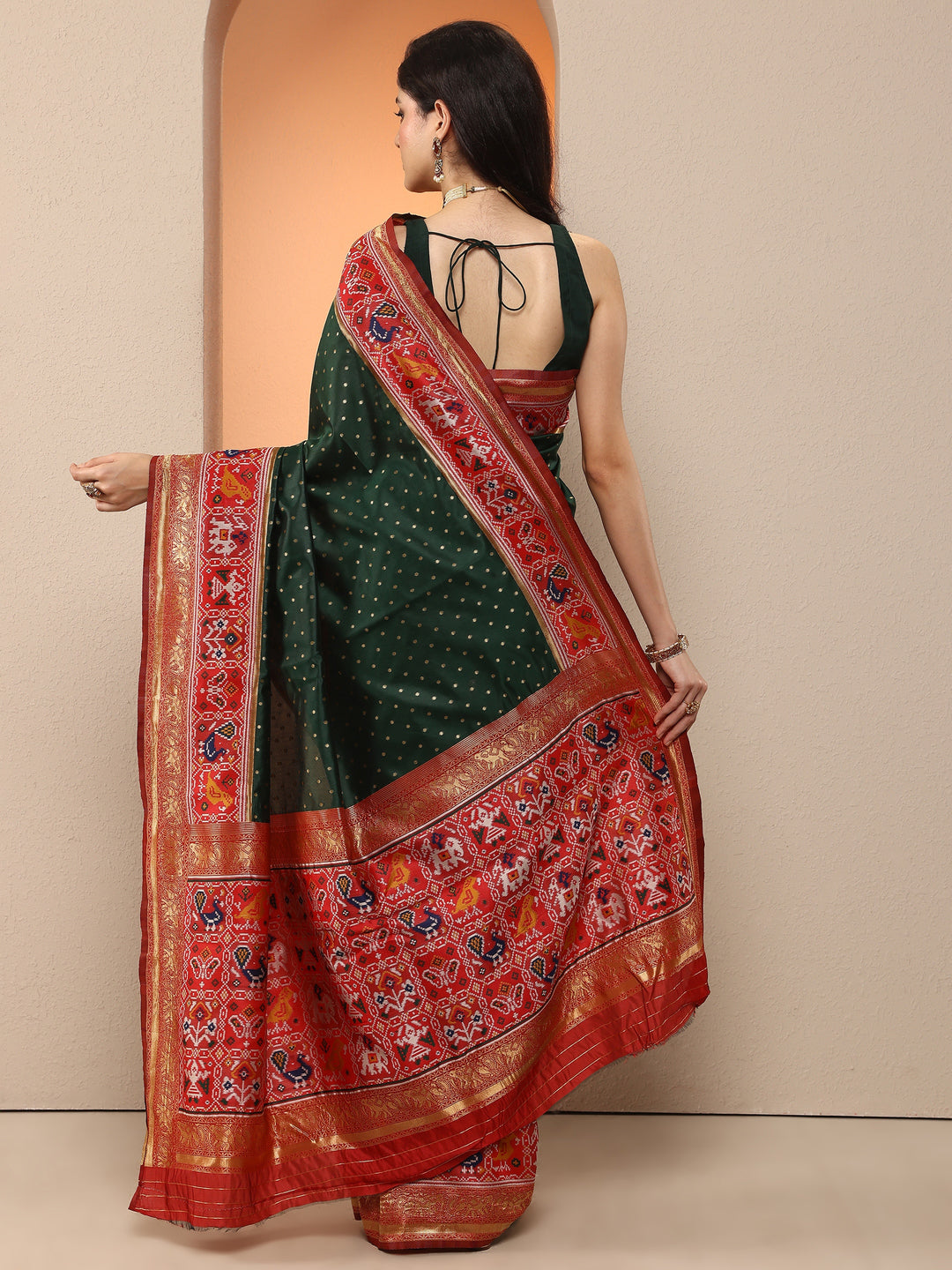 Green Woven Design Silk Blend Saree With Unstitched Blouse Piece