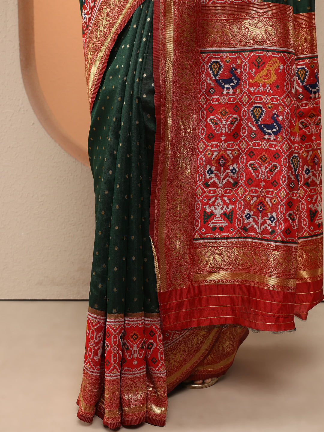 Green Woven Design Silk Blend Saree With Unstitched Blouse Piece