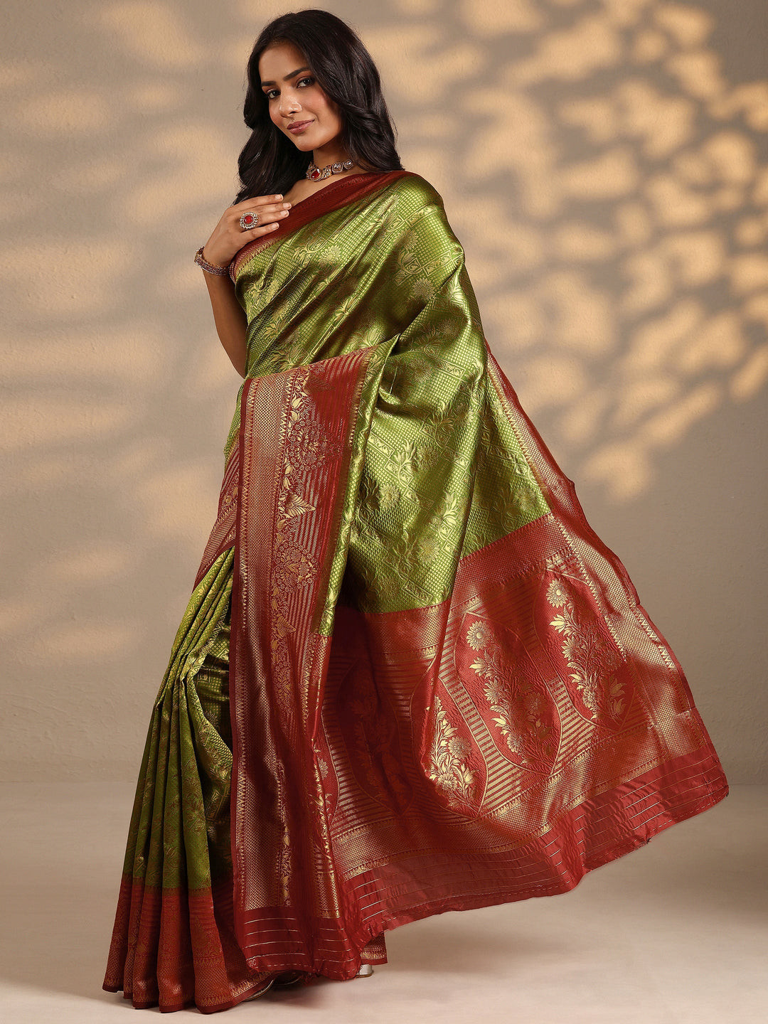 Green Woven Design Silk Blend Saree With Unstitched Blouse Piece