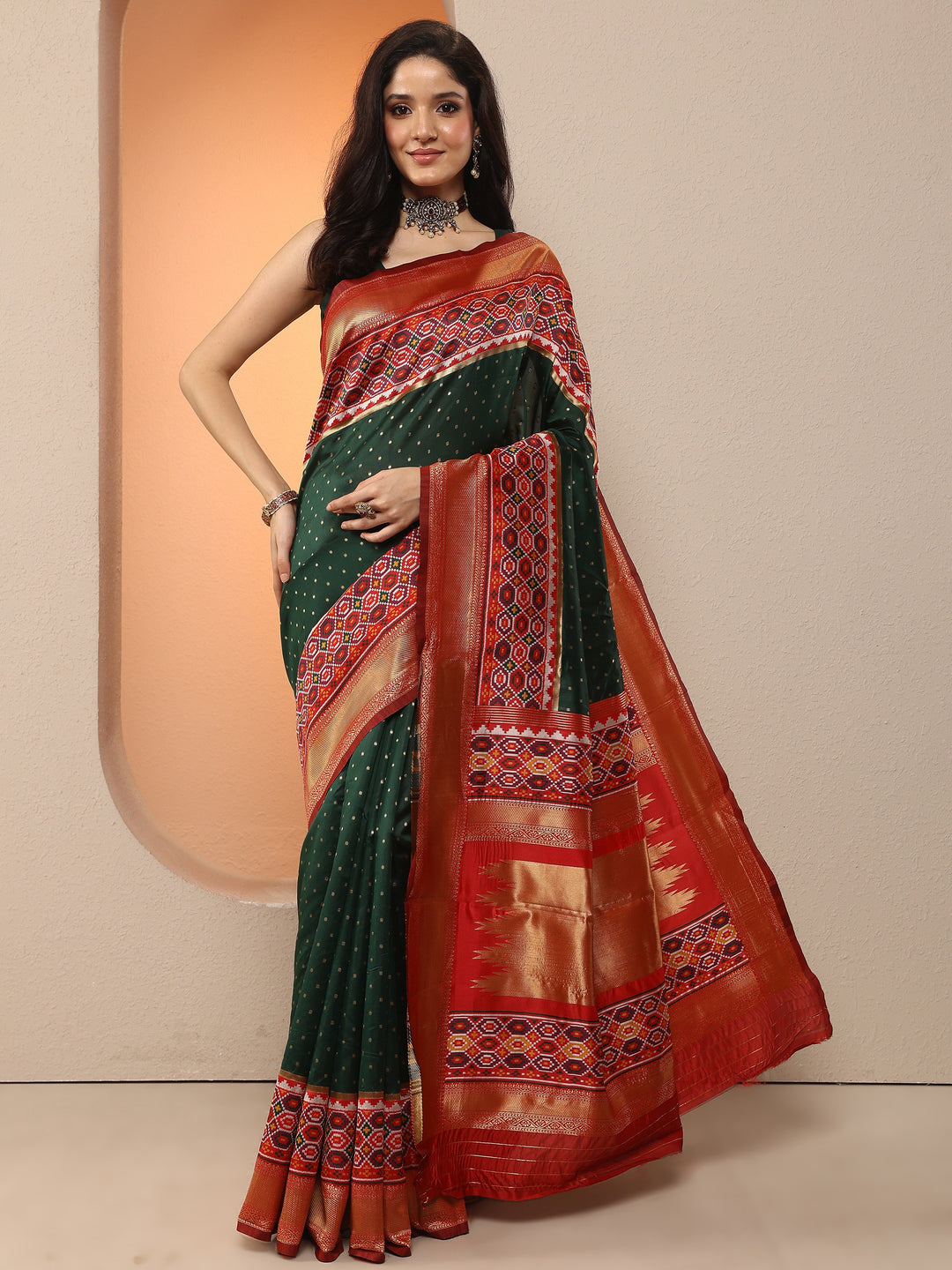 Green Woven Design Silk Blend Saree With Unstitched Blouse Piece