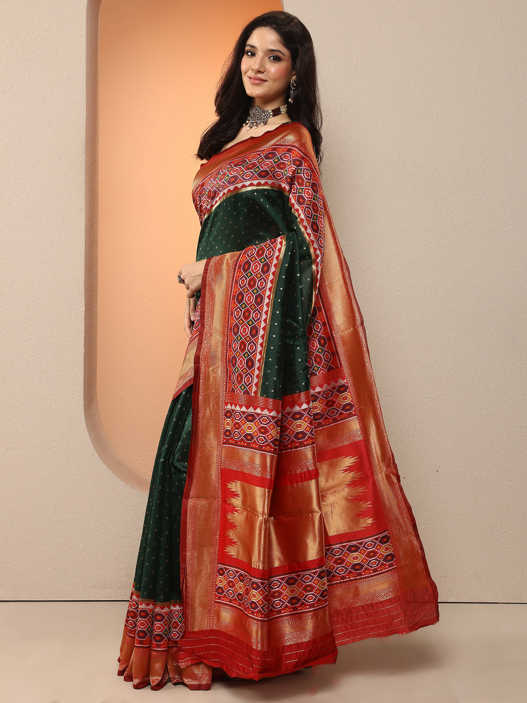 Green Woven Design Silk Blend Saree With Unstitched Blouse Piece