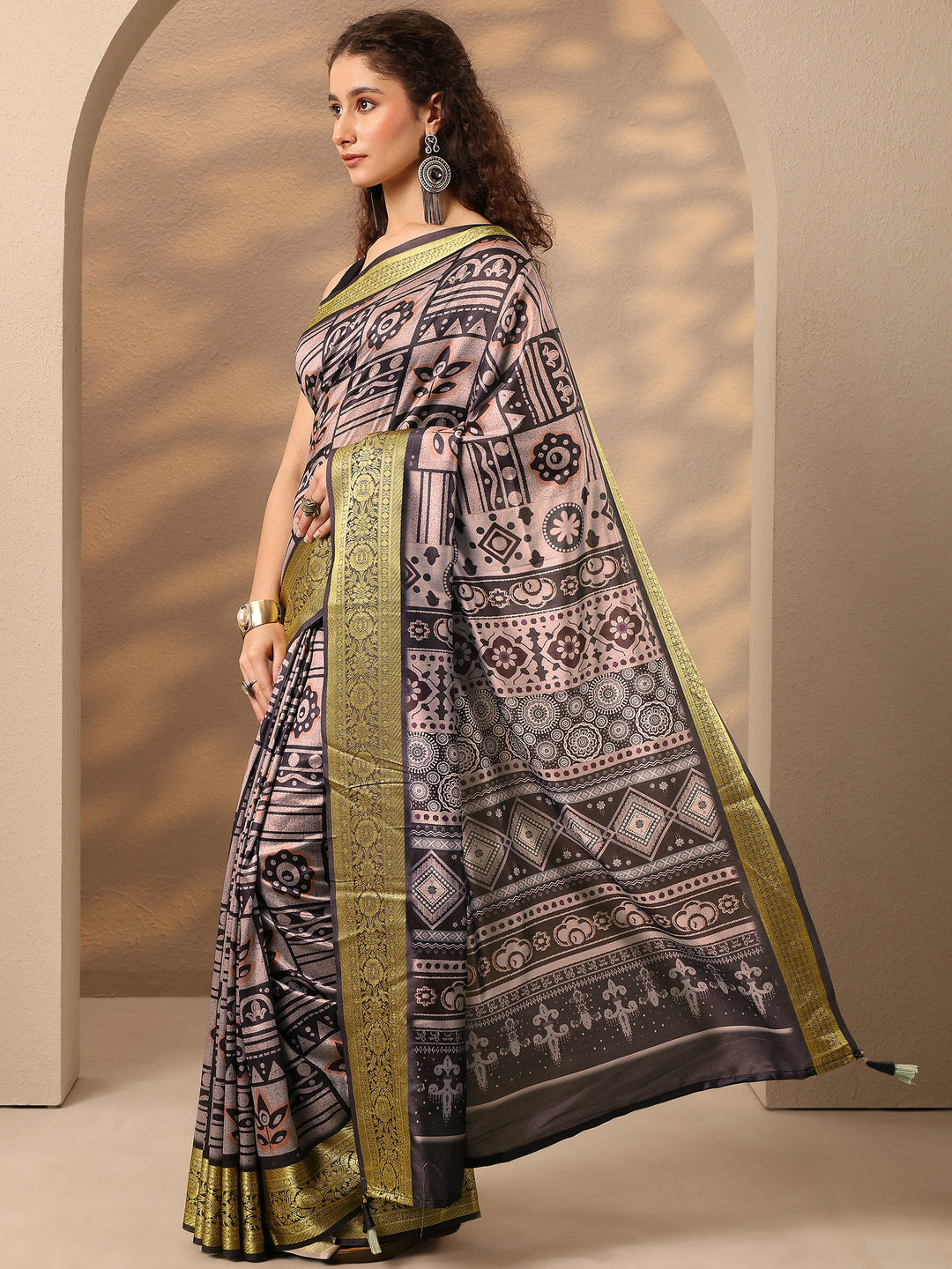 Grey Printed Silk Blend Saree With Unstitched Blouse Piece