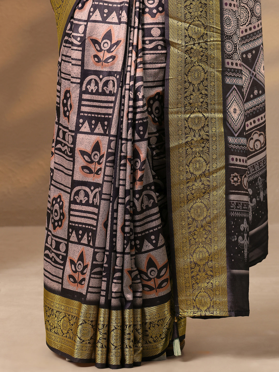 Grey Printed Silk Blend Saree With Unstitched Blouse Piece