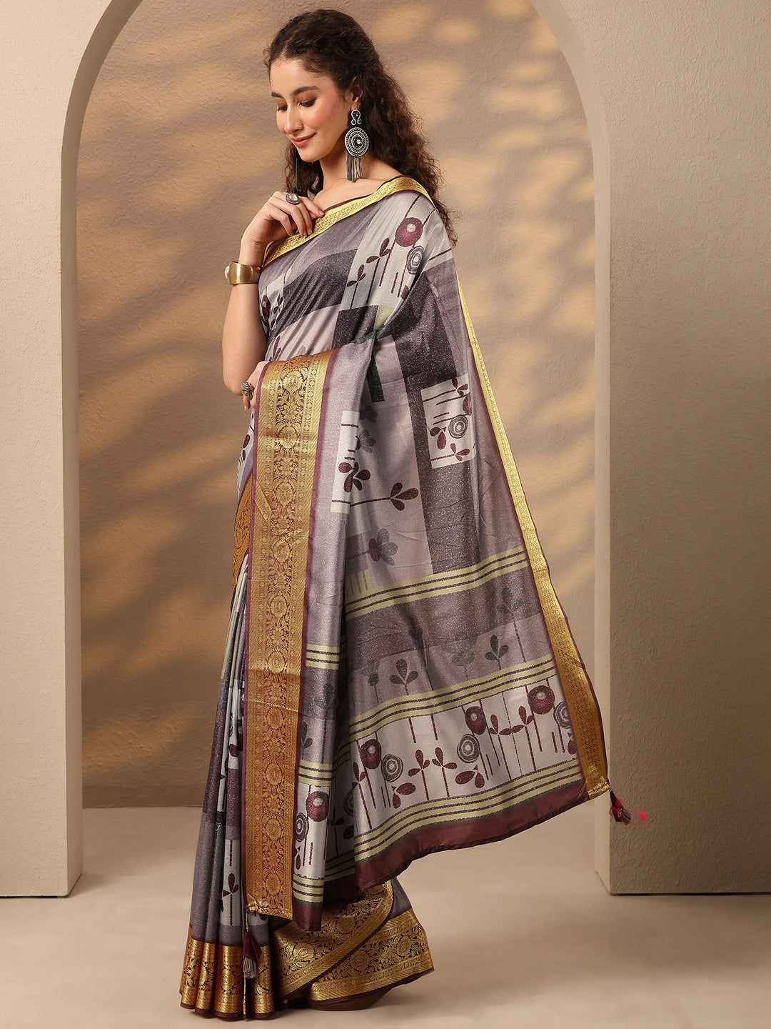 Purple Printed Silk Blend Saree With Unstitched Blouse Piece