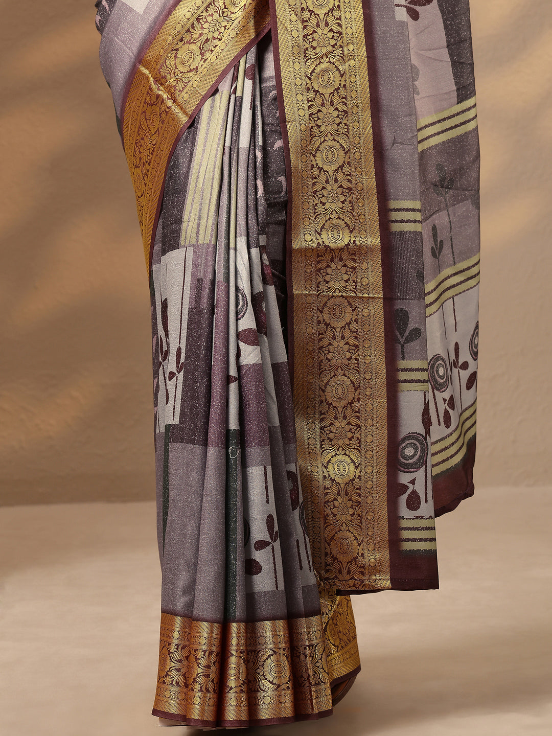 Purple Printed Silk Blend Saree With Unstitched Blouse Piece