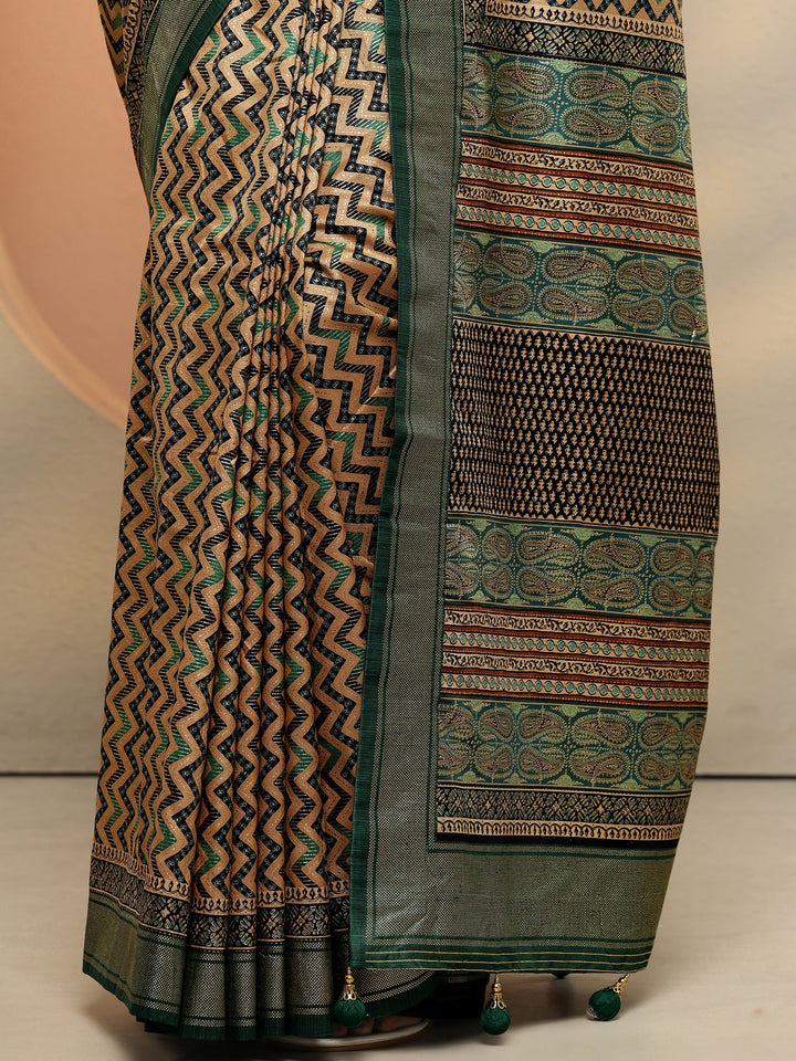Green Chevron Printed Silk Blend Saree With Unstitched Blouse Piece