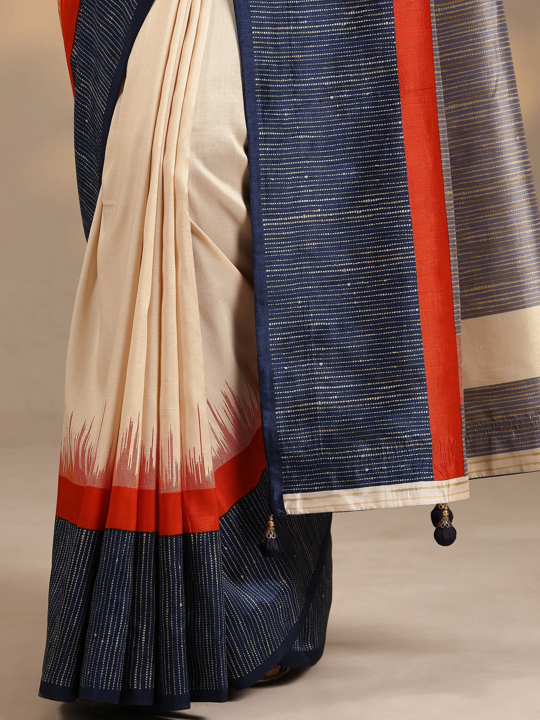 Beige Solid Silk Blend Saree With Unstitched Blouse Piece