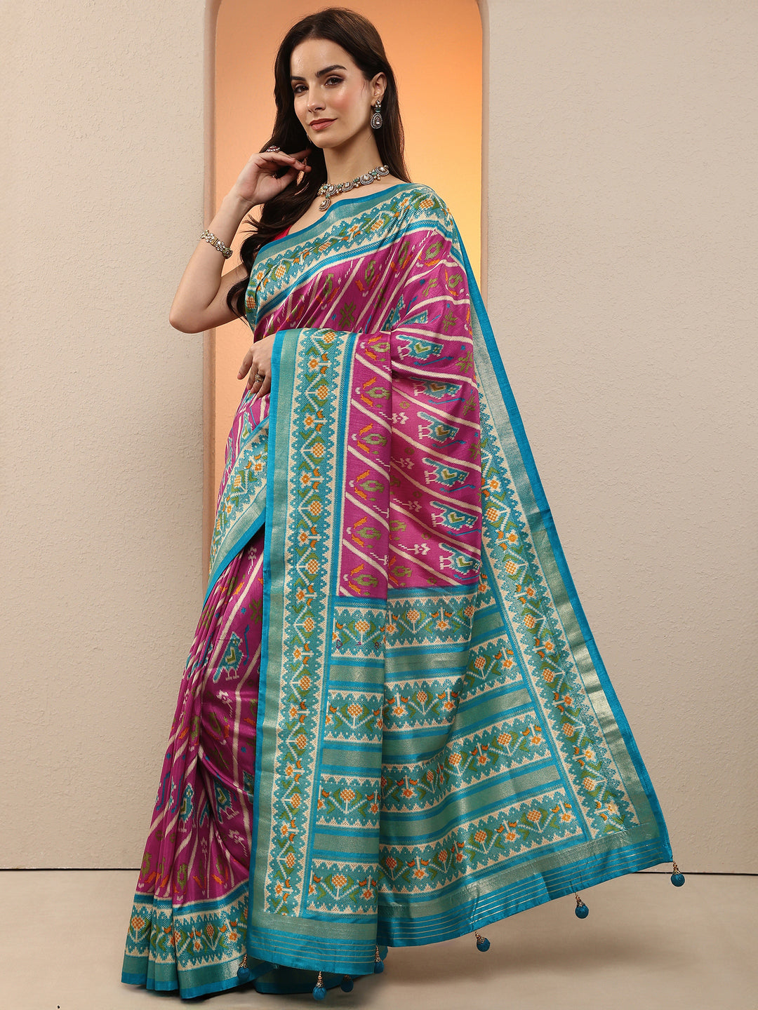 Pink Tribal Printed Silk Blend Saree With Unstitched Blouse Piece