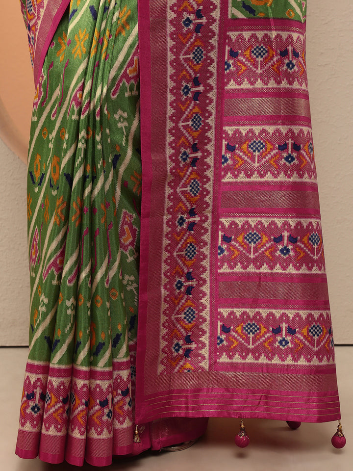 Green Tribal Printed Silk Blend Saree With Unstitched Blouse Piece