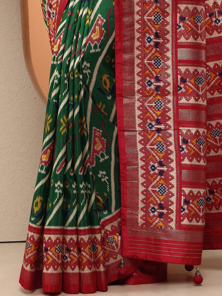 Green Tribal Printed Silk Blend Saree With Unstitched Blouse Piece