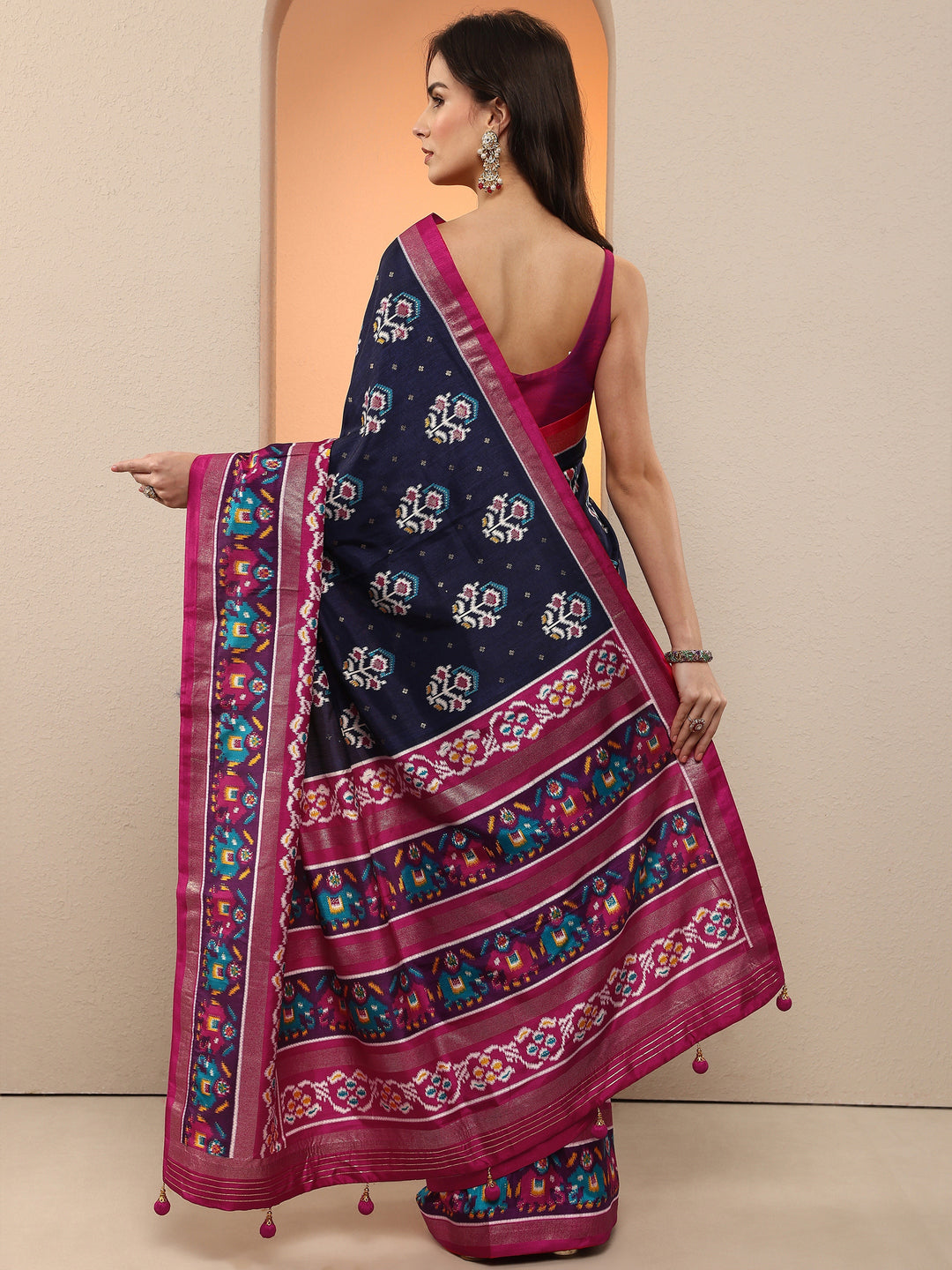Navy Blue Printed Silk Blend Saree With Unstitched Blouse Piece