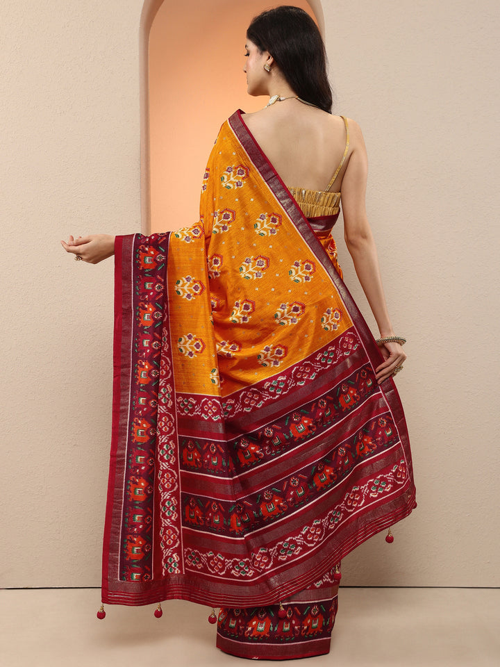 Mustard Printed Silk Blend Saree With Unstitched Blouse Piece