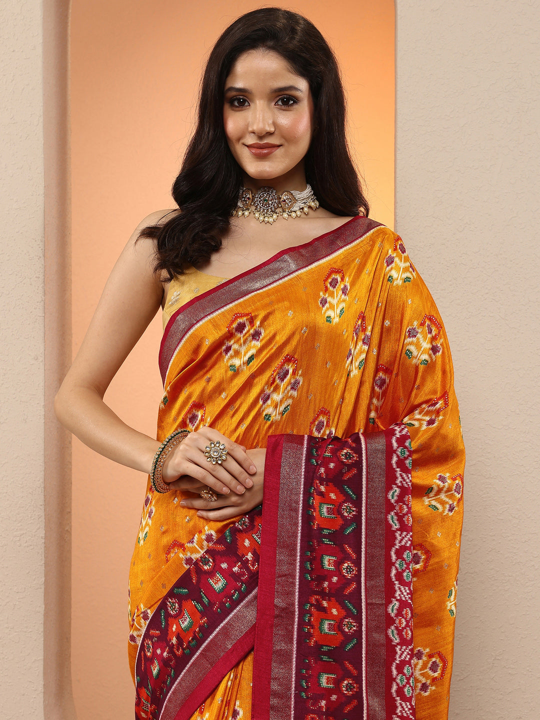 Mustard Printed Silk Blend Saree With Unstitched Blouse Piece