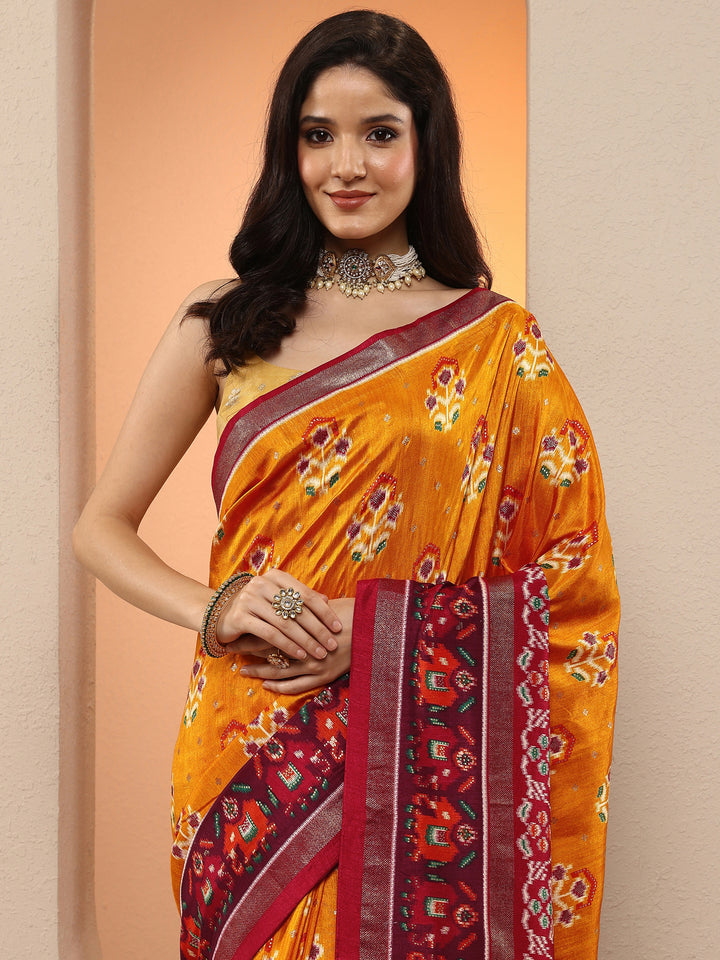 Mustard Printed Silk Blend Saree With Unstitched Blouse Piece