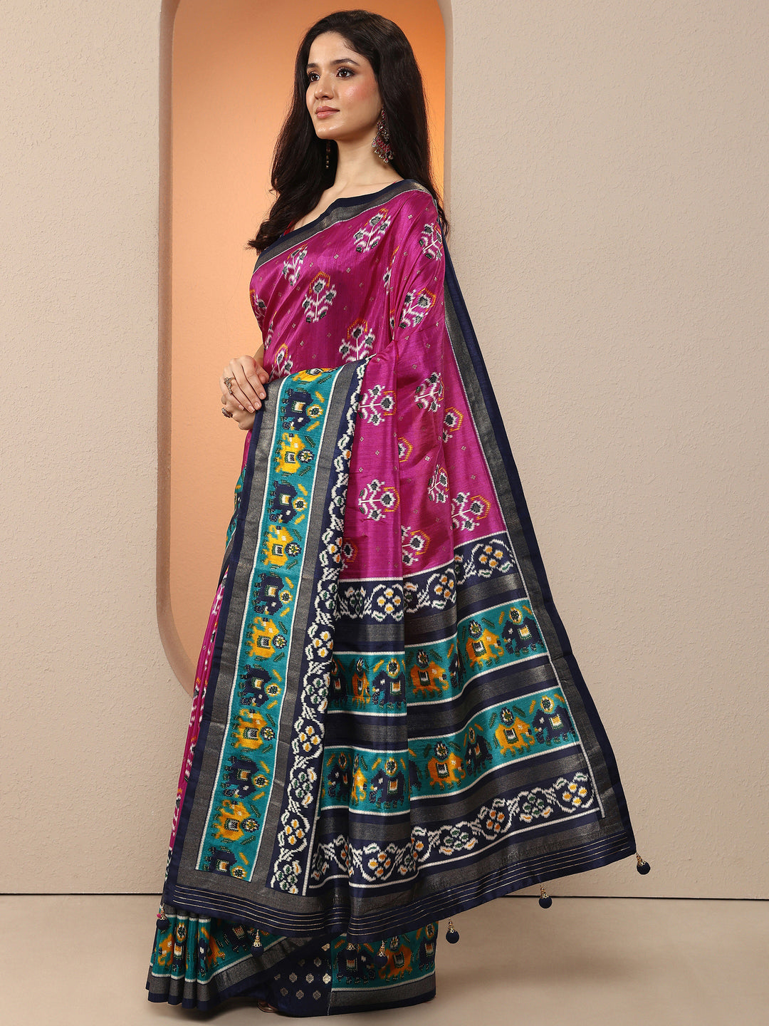 Pink Printed Silk Blend Saree With Unstitched Blouse Piece