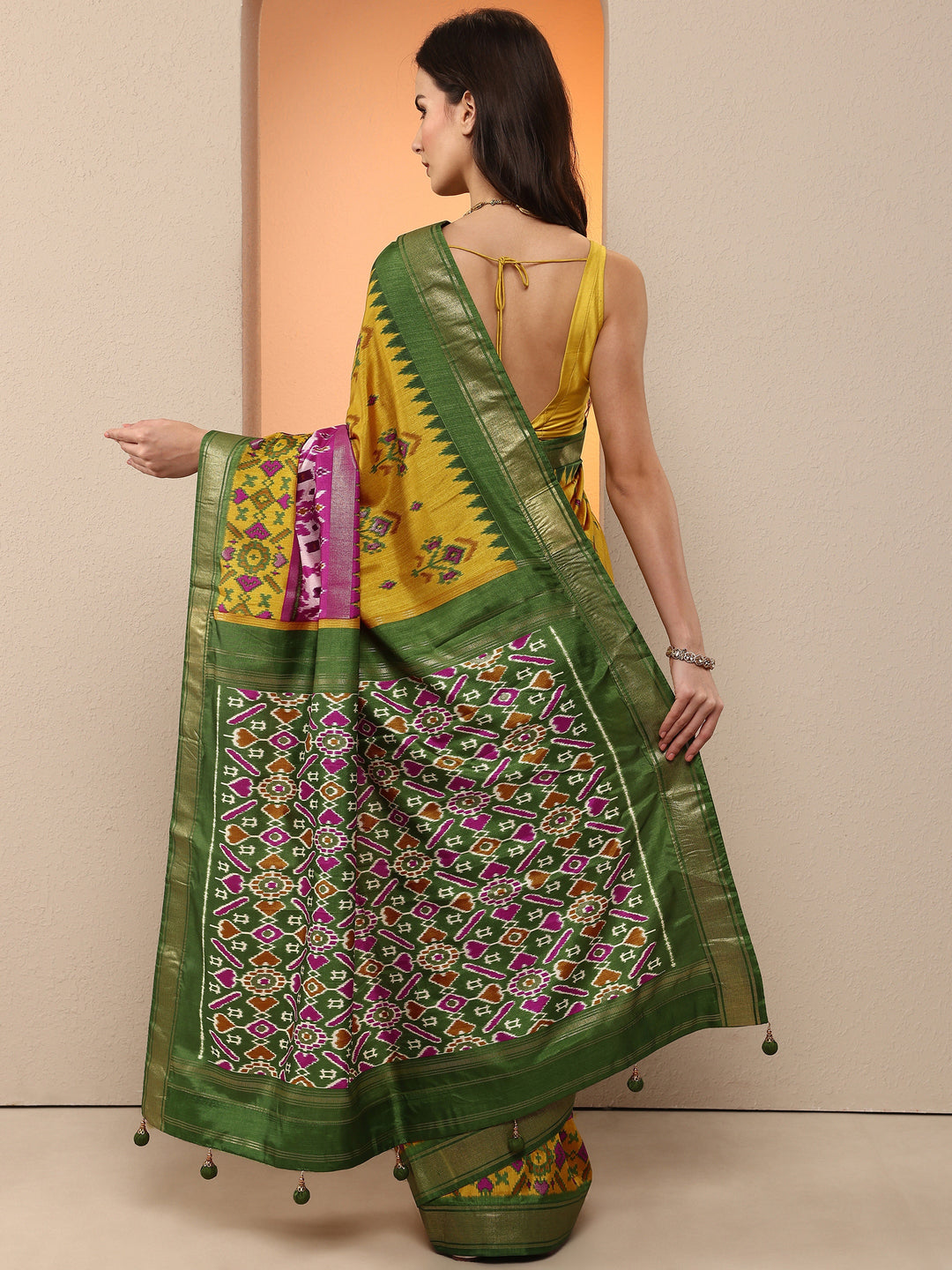 Yellow Printed Silk Blend Saree With Unstitched Blouse Piece