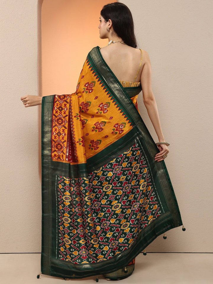 Mustard Printed Silk Blend Saree With Unstitched Blouse Piece