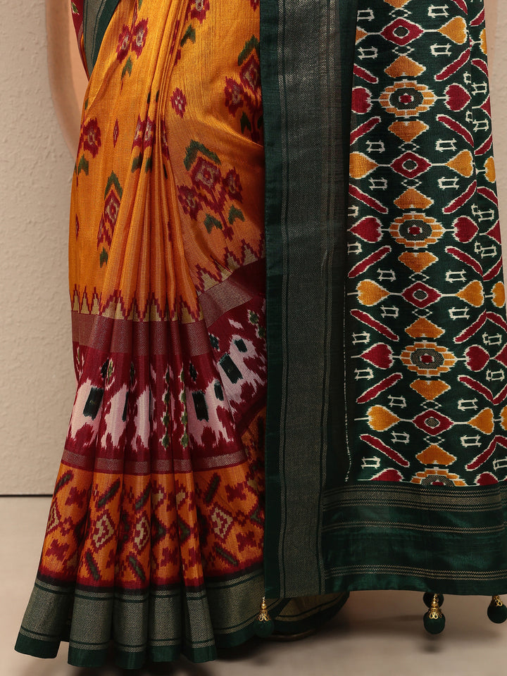 Mustard Printed Silk Blend Saree With Unstitched Blouse Piece