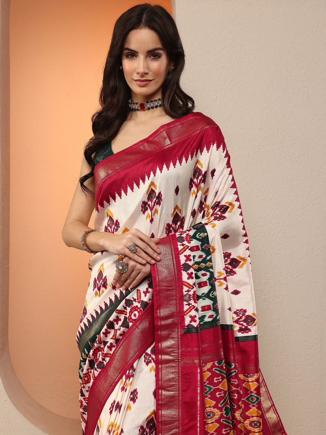 Off White Printed Silk Blend Saree With Unstitched Blouse Piece